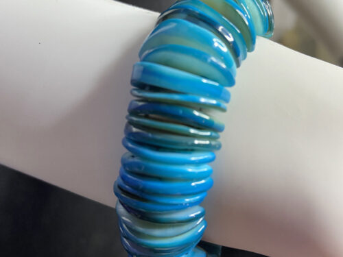 Vintage blue dyed shell stretch bracelet