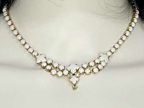 Vintage Continental milk glass choker