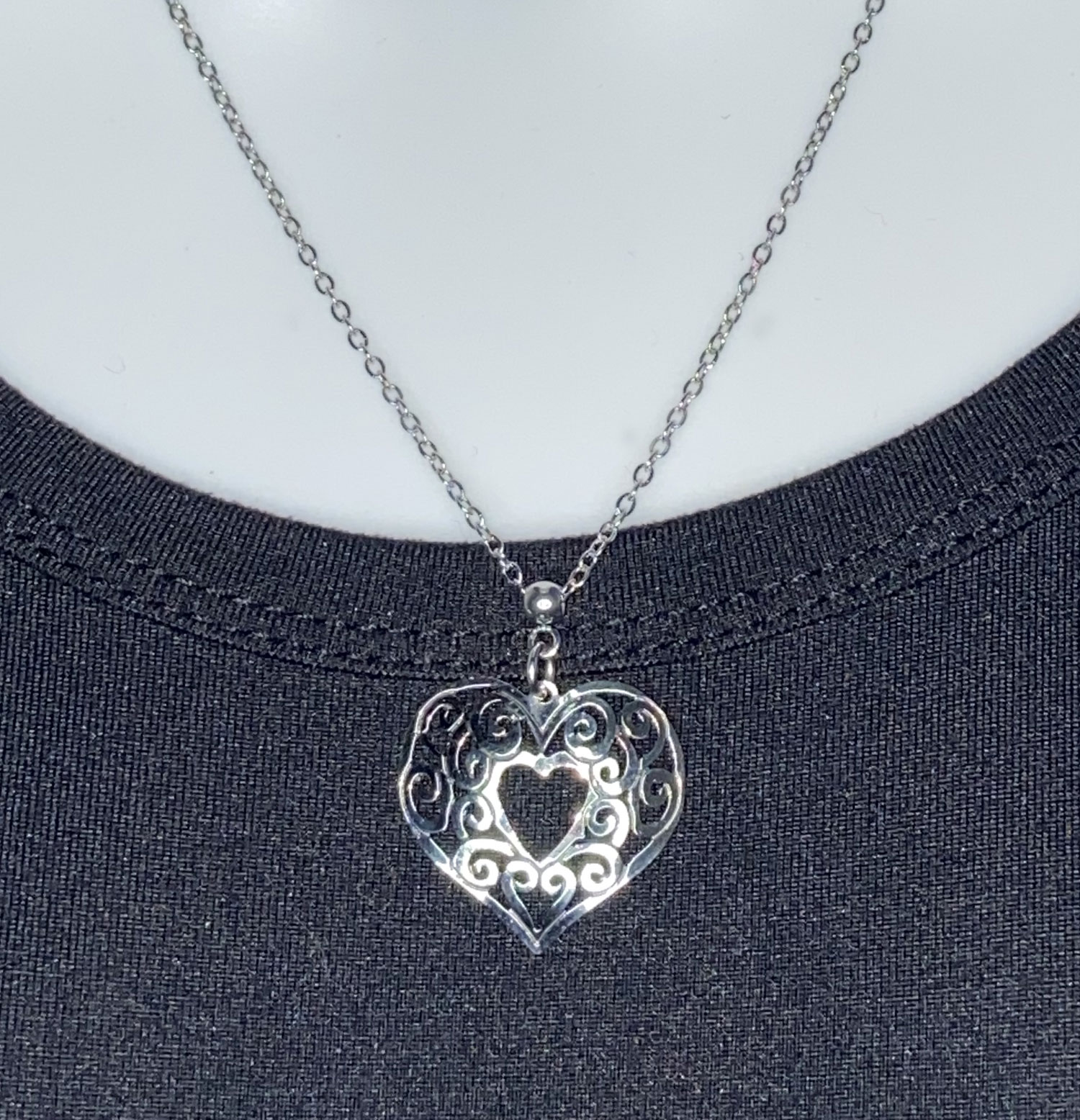 ND-Silver tone open-work heart pendant necklace