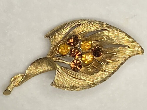 Vintage Gold tone leaf shape brooch