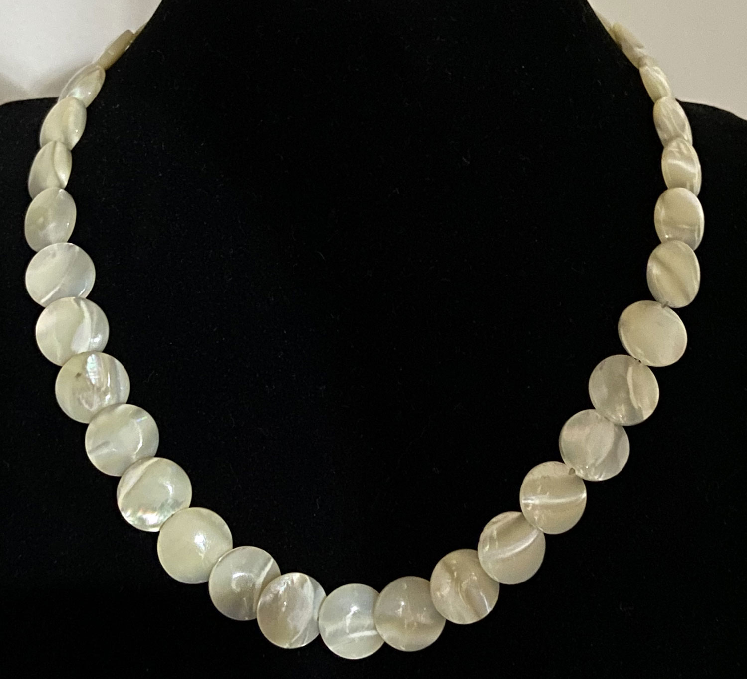 Vintage MOP shell choker necklace