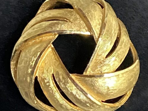 Vintage Signed Coro 2-tone gold swirl brooch