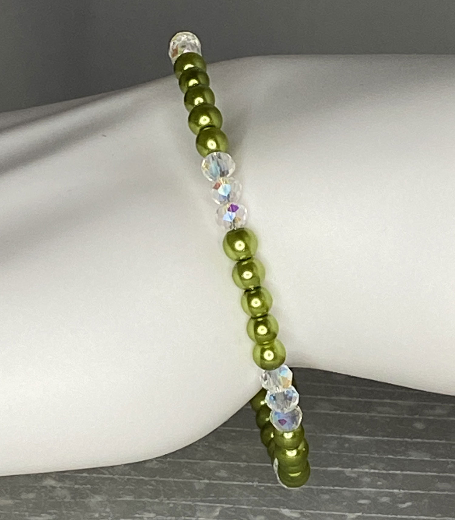 ND Memory wire Dk green pearl layering bracelet S/M