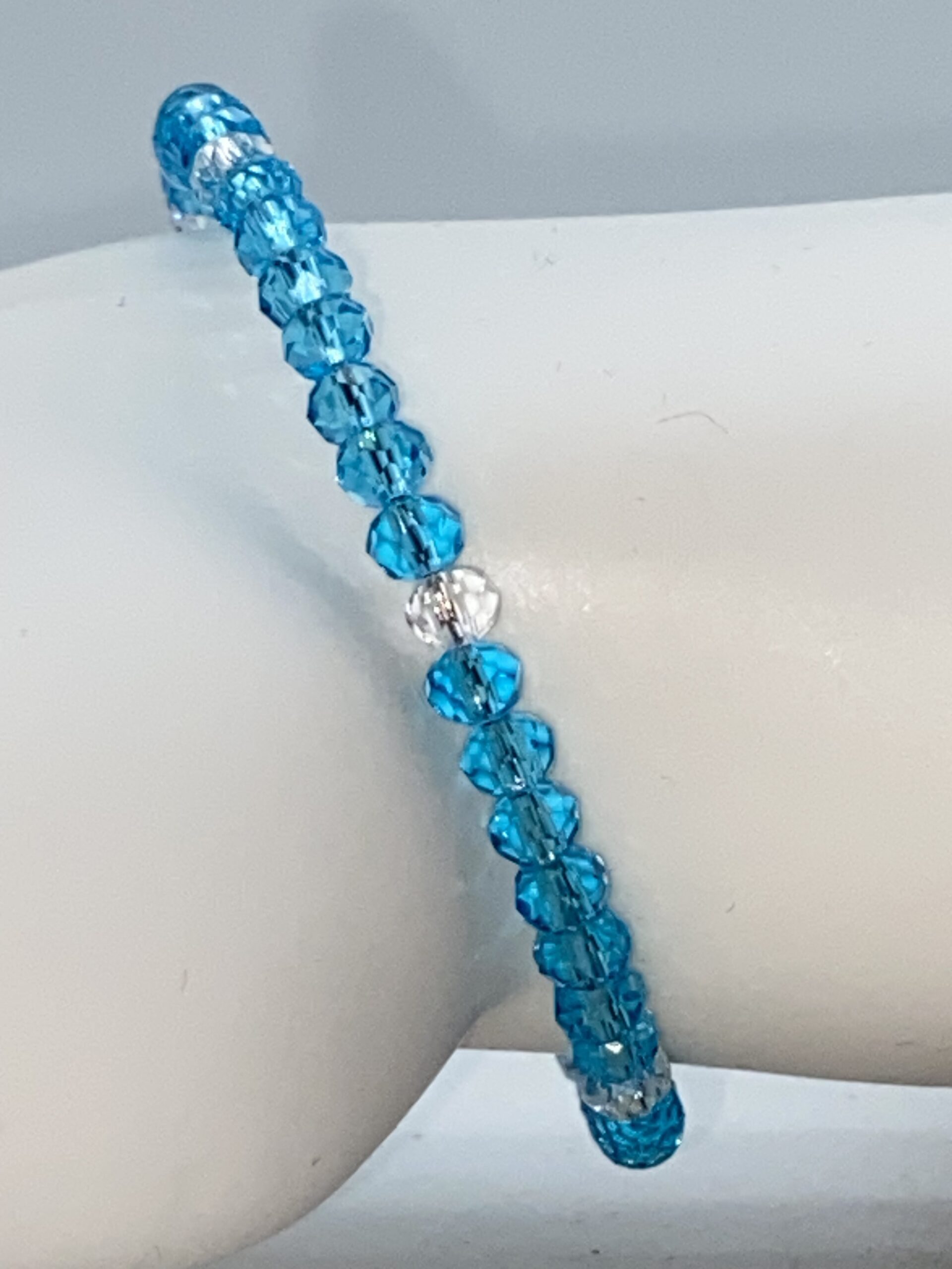 ND Memory wire Lt turquoise/blue and clear glass layering bracelet S/M