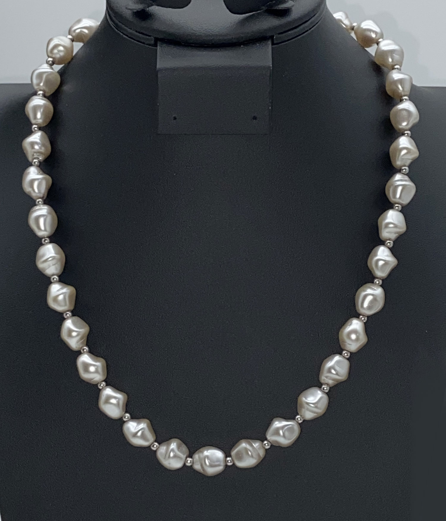 Pre-loved Faux baroque pearl necklace - Image 2