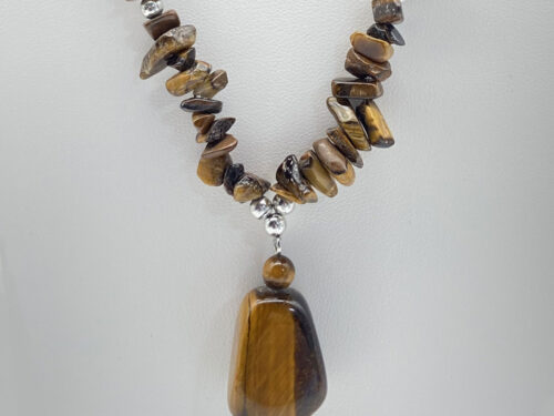 Pre-owned Tiger Eye chip bead necklace with large polished Tiger Eye pendant and barrel clasp