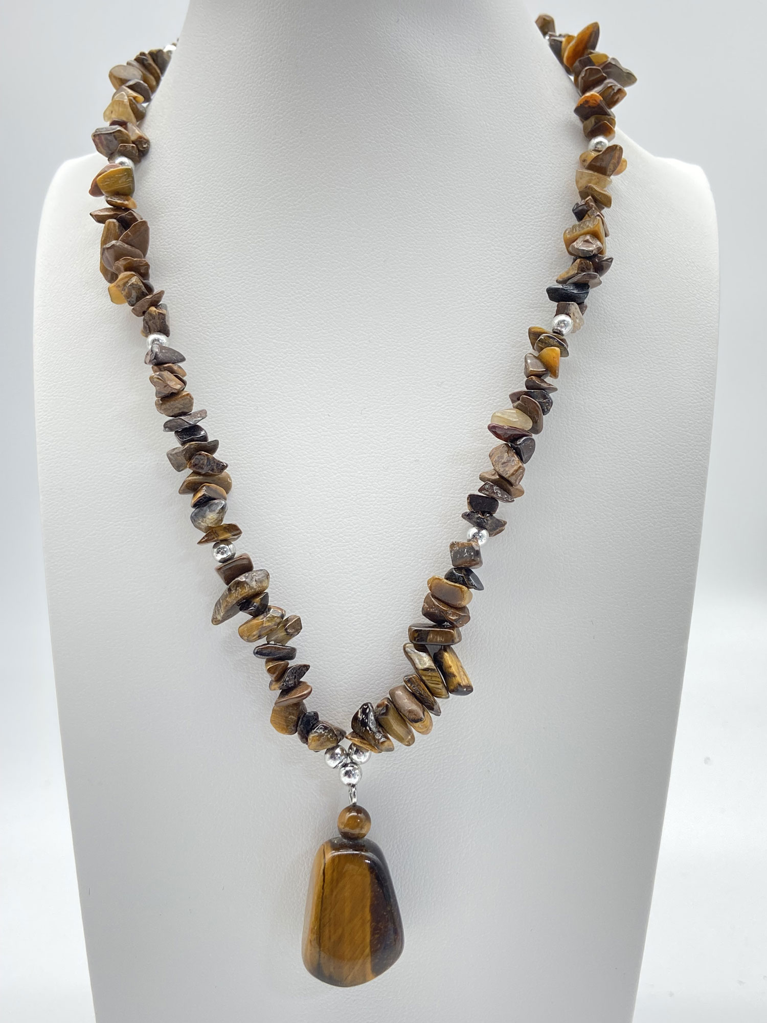 Pre-owned Tiger Eye chip bead necklace with large polished Tiger Eye pendant and barrel clasp