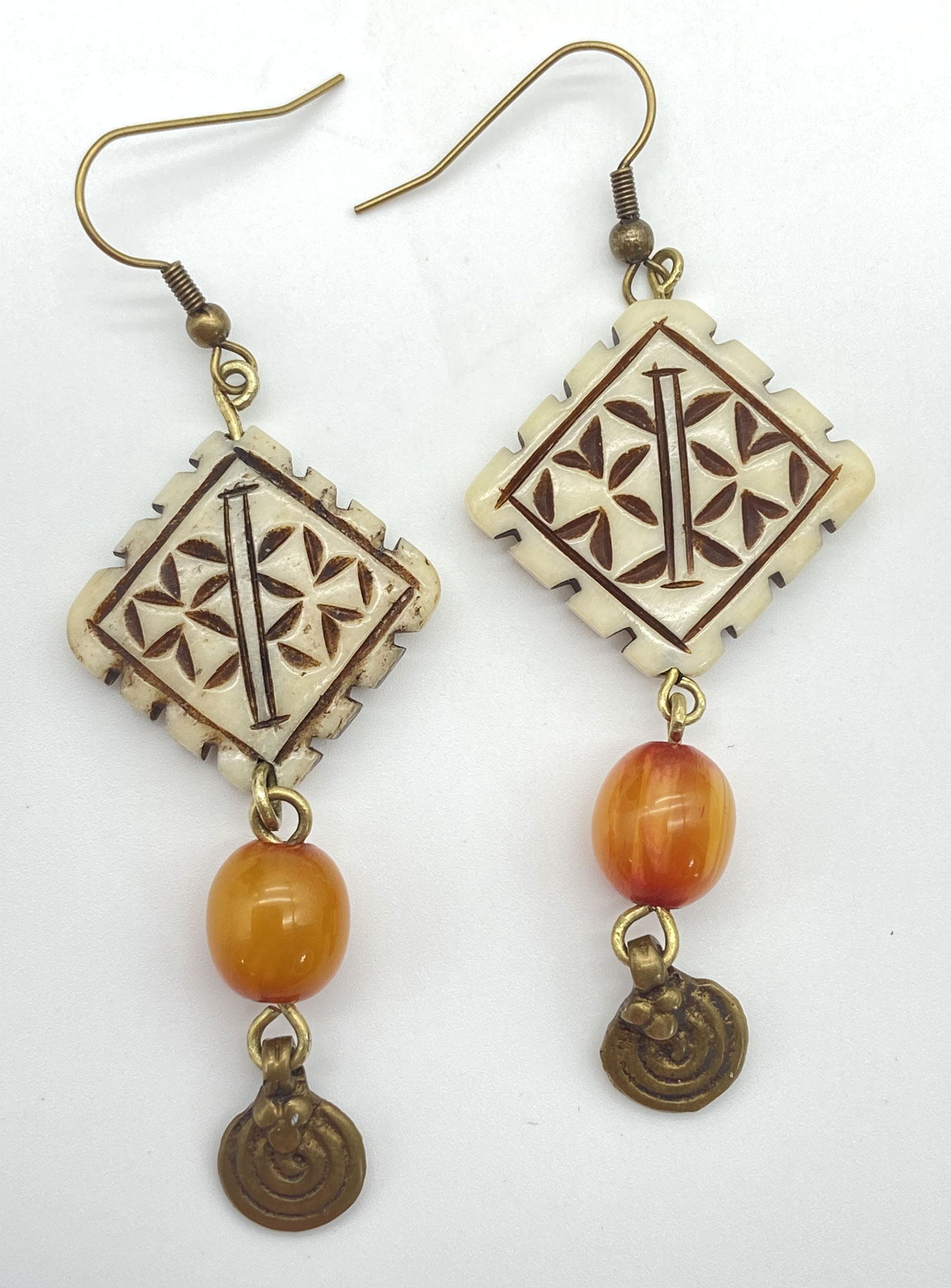 Pre-owned cream acrylic square and amber glass bead dangle earrings with brass-tone accents