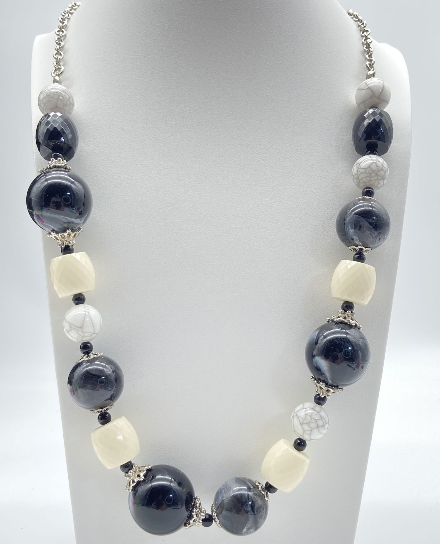 Pre-owned chunky black white and cream acrylic bead necklace with silver-tone accents