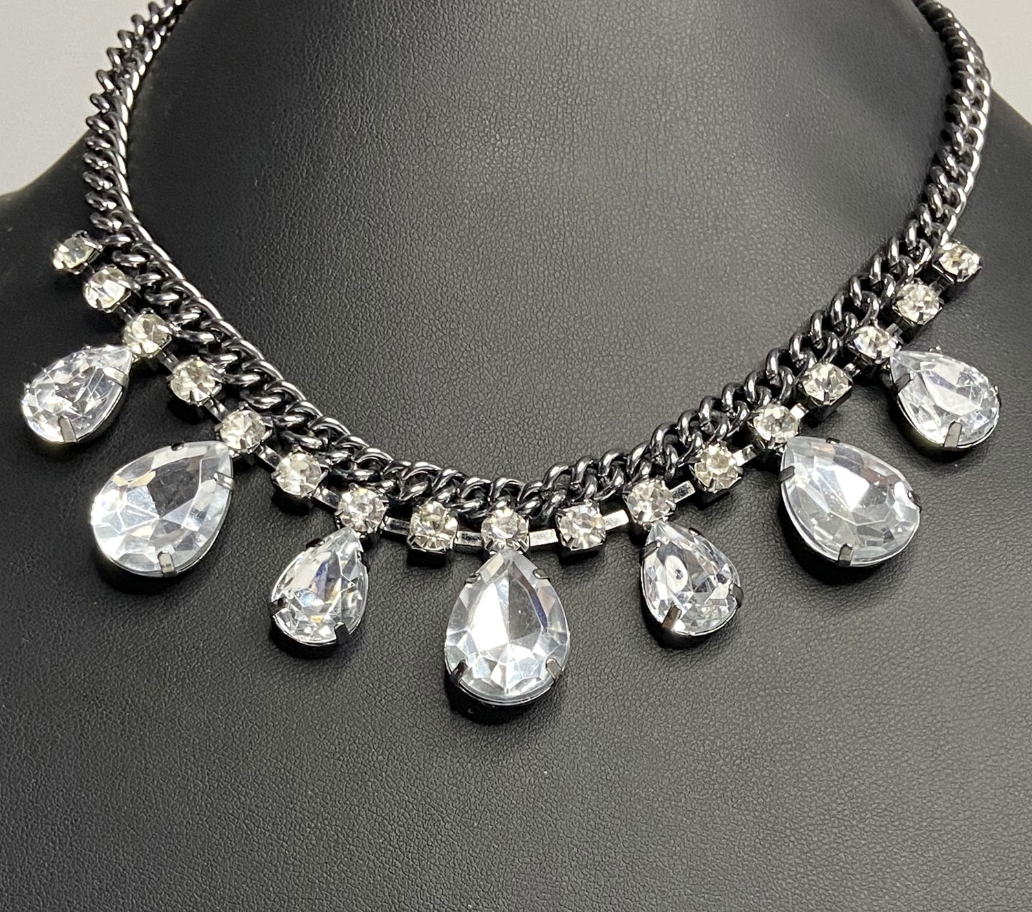 Pre-owned gunmetal-tone clear rhinestone bib necklace with large teardrop rhinestone drops