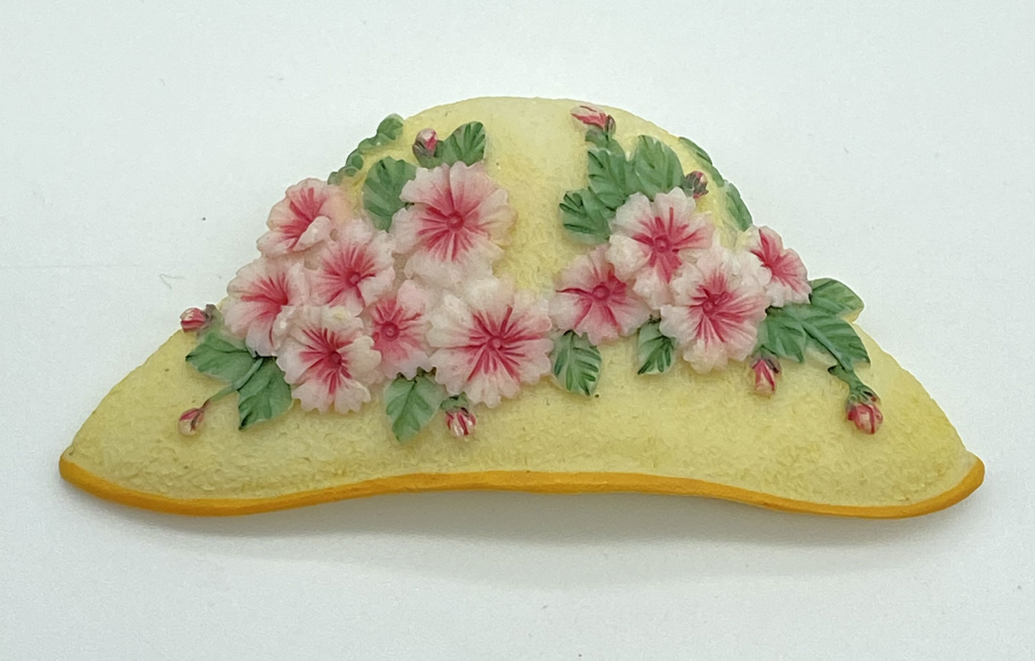 Pre-owned yellow plastic floral hat brooch with pink flowers and green leaves
