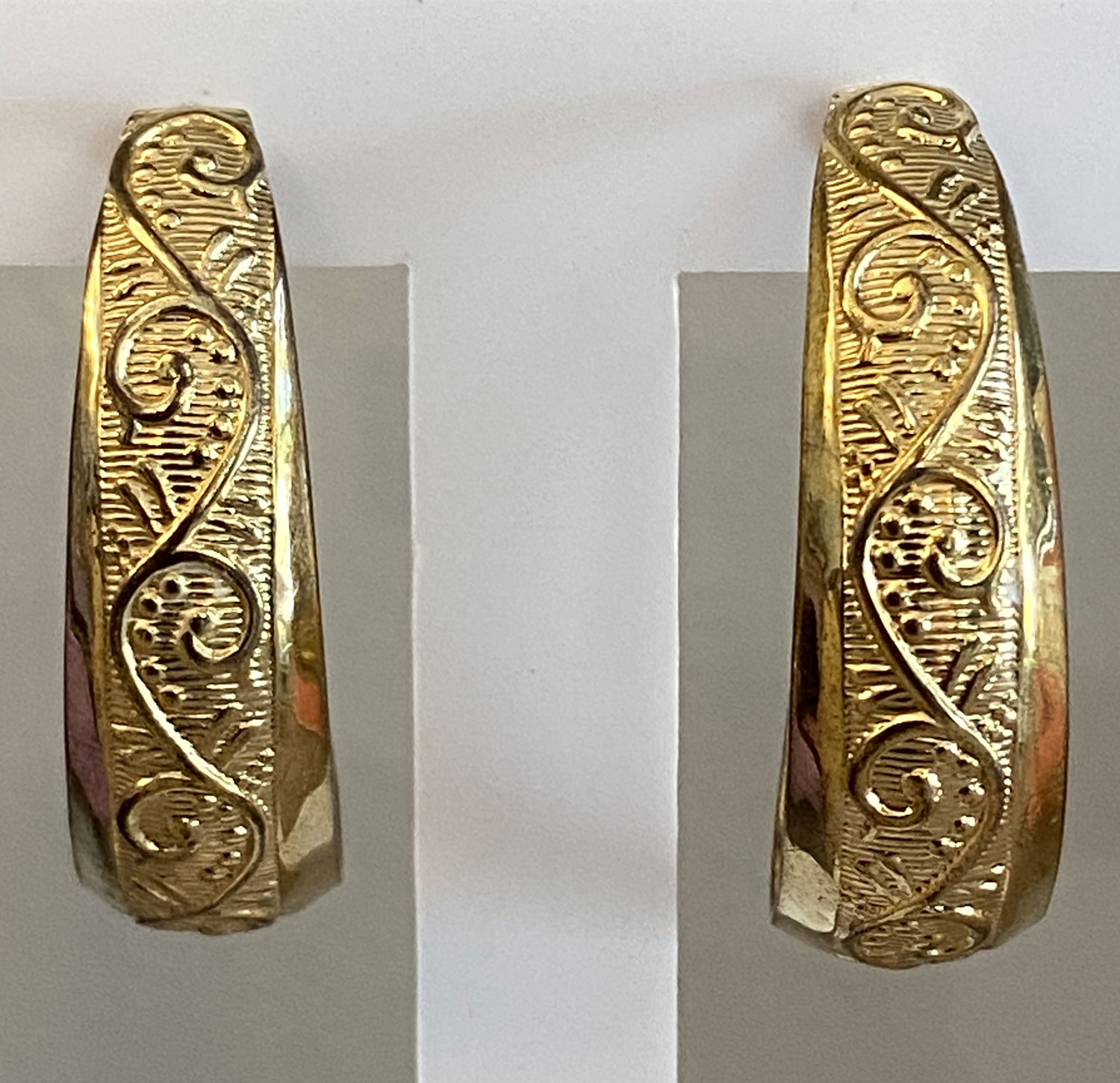 Pre-Owned Gold Tone Floral Filigree Half Hoop Earrings