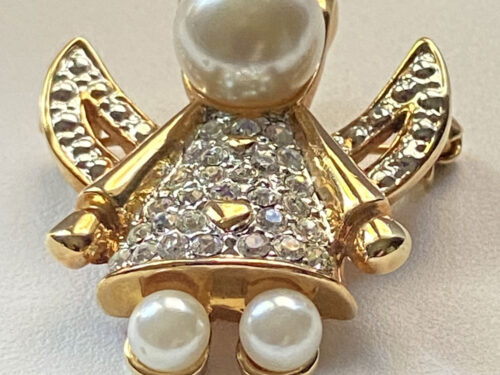 Vintage gold-tone rhinestone encrusted angel pin brooch with faux pearls