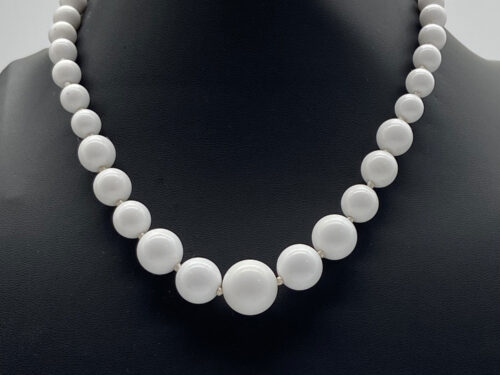 Vintage white faux bead graduated knotted necklace 15 to 18 inches with gold-tone clasp
