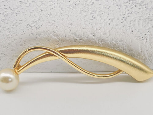 Vintage gold-tone brooch with a graceful curved design and single creamy white faux pearl.